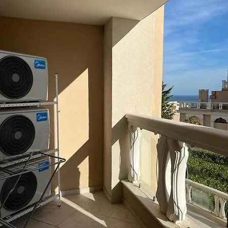 La Mer Luxury Apartment,