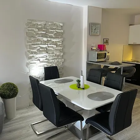 La Mer Luxury Apartment, דירה